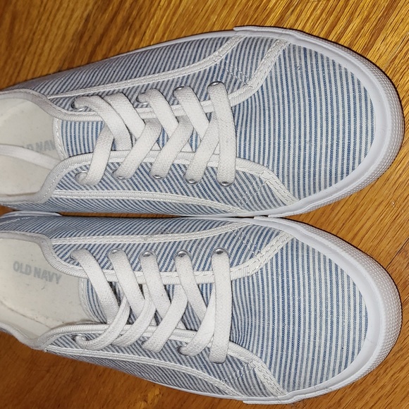 Old Navy slip on canvas boat shoes - Picture 2 of 2
